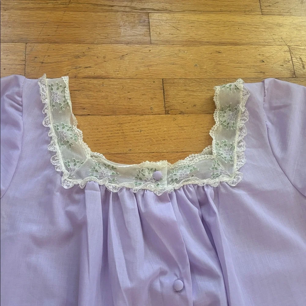 Vintage Kayser Short Sleeve Lace Trim Button Up Nightgown